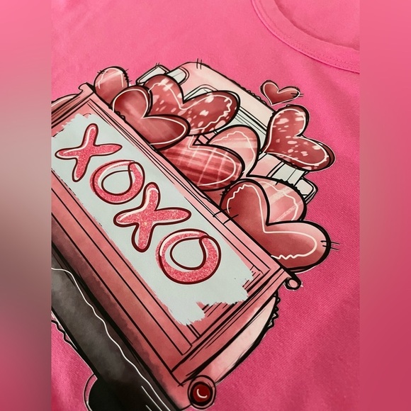 No Boundaries Custom Valentine’s Day Scoop Tee Short Sleeve Juniors Medium (7-9) - Picture 7 of 13